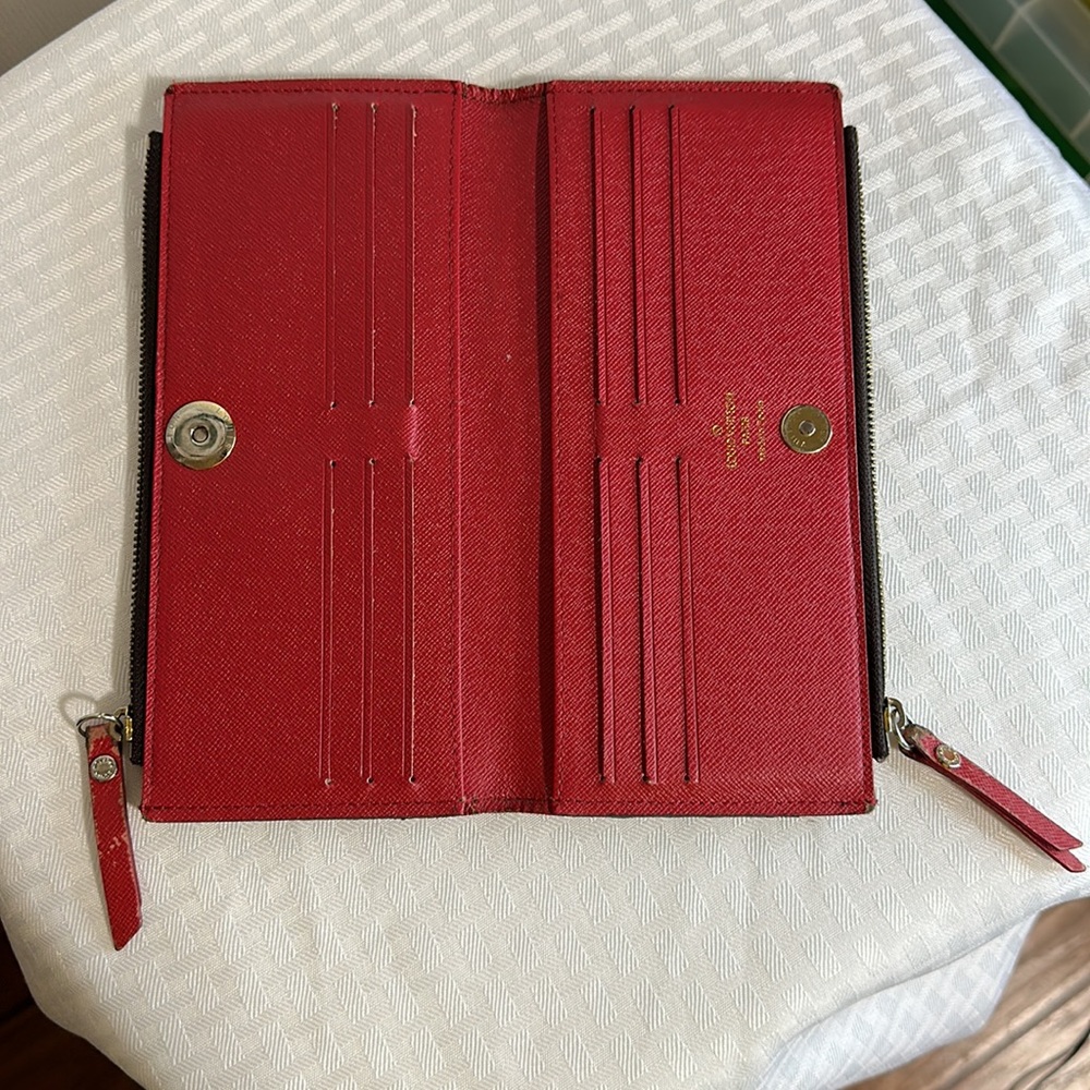Authentic Louis Vuitton wallet - Picture 5 of 7